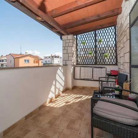 Red Karmenita Appartement *