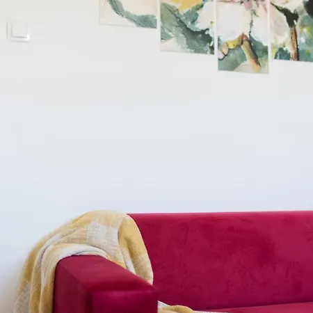 Red Karmenita Apartment *