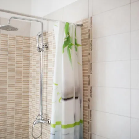 Apartament Red Karmenita