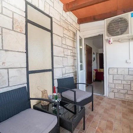 Red Karmenita Apartment Umag