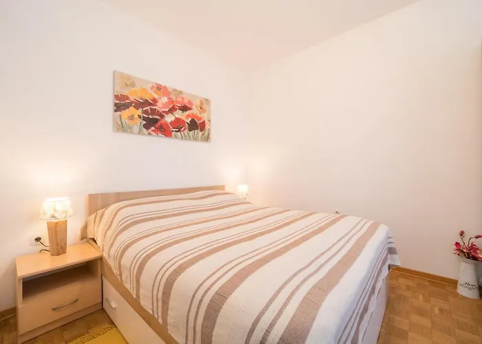 Red Karmenita Lejlighed *