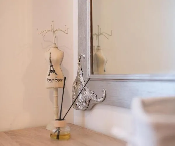 Red Karmenita Lejlighed *