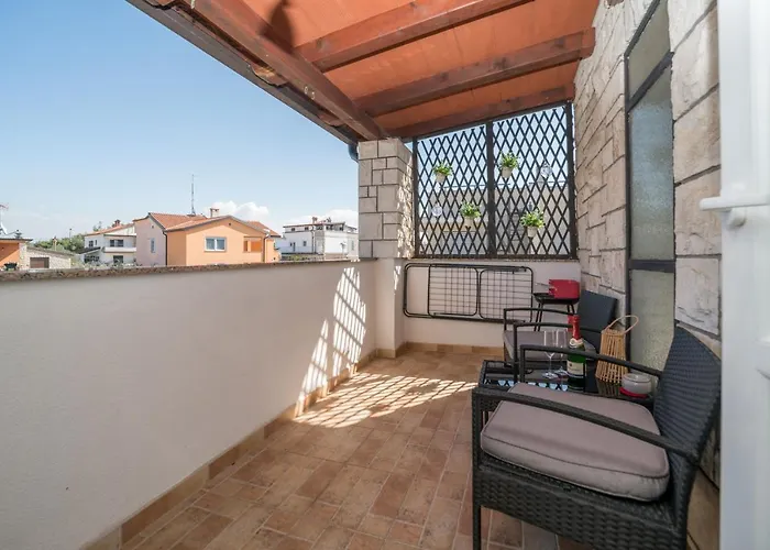 Red Karmenita Lejlighed *