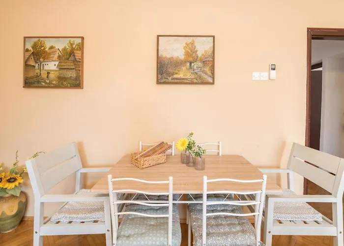 Red Karmenita Lejlighed *