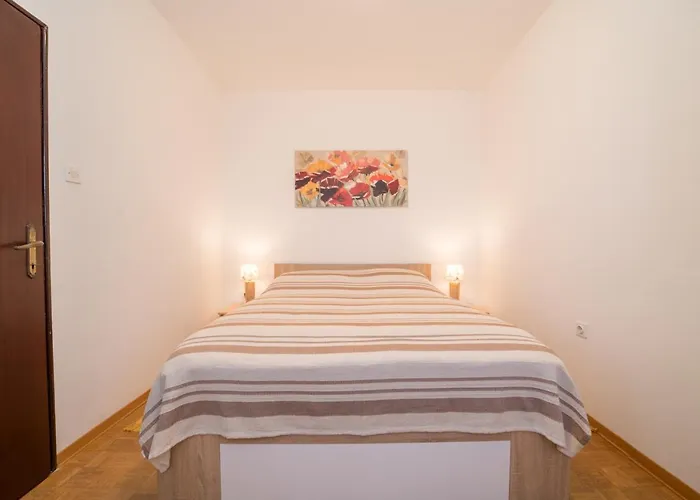 아파트 Red Karmenita