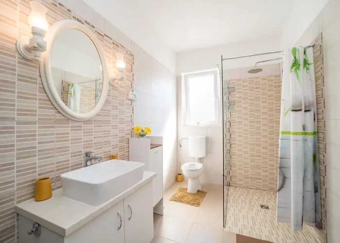 Red Karmenita 아파트 우마그